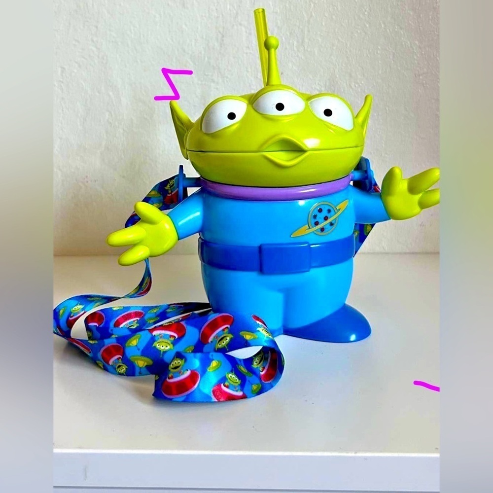 Toy Story Premium Alien Sipper NEW has straps included